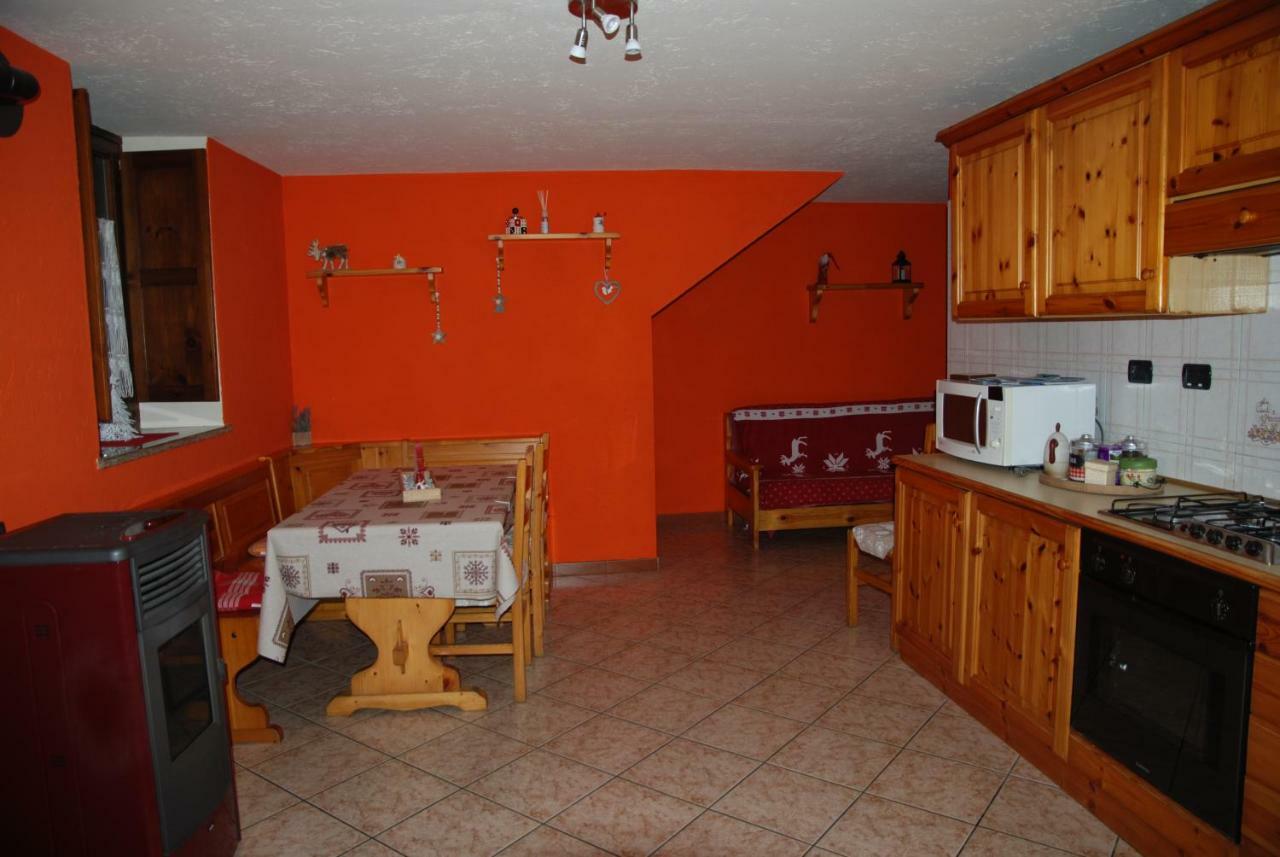 Casa Vacanza In Centro A Ла-Саль Екстер'єр фото
