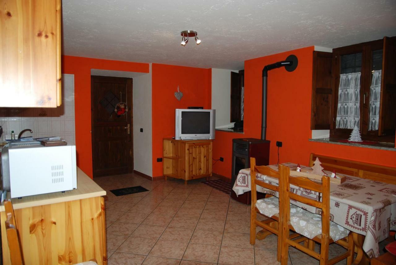 Casa Vacanza In Centro A Ла-Саль Екстер'єр фото